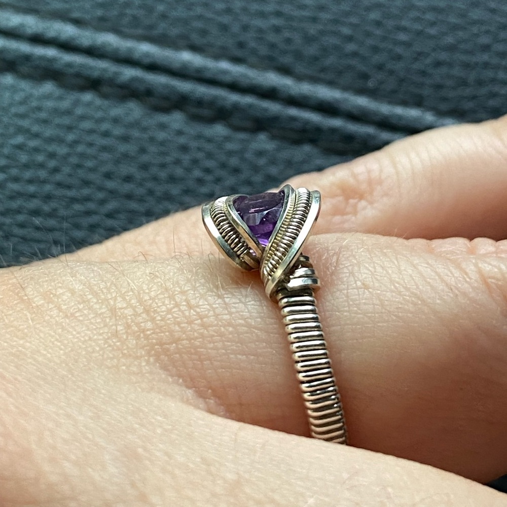 AMETHYST AND STERLING SILVER RING - Picture 8 of 10